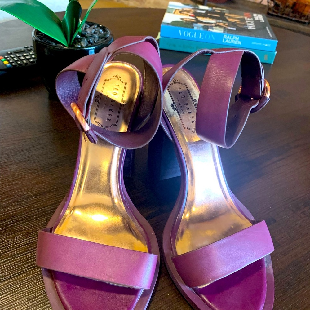 Ted Baker London block size 8 upper leather heel